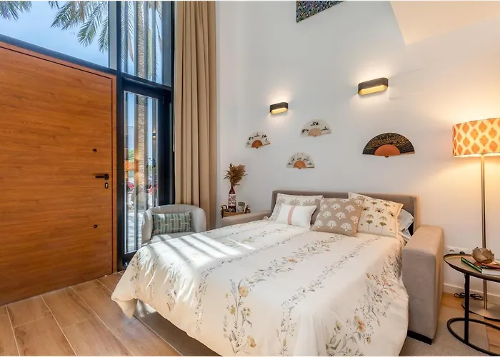 Apartup Opera Loft Love